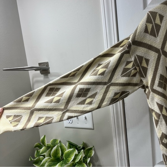 Neiman Marcus men’s vintage classic argyle v neck combed cotton sweater - Picture 2 of 4